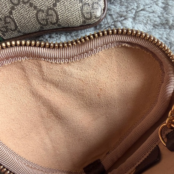 Authentic Gucci pouches - Picture 7 of 10